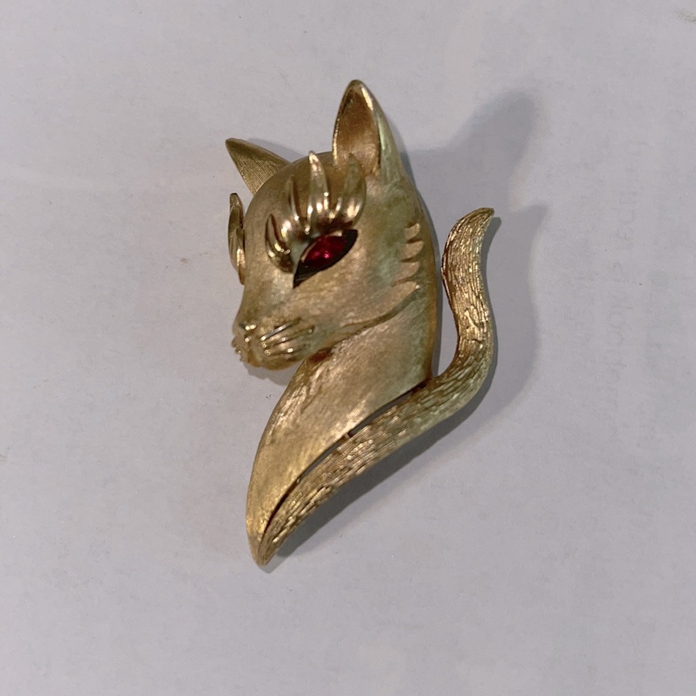 Vintage Trifari Goldtone Cat Brooch